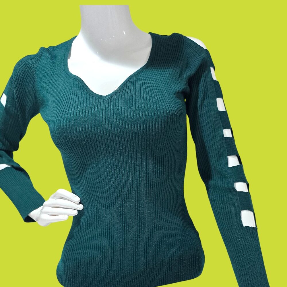 Stylish Ribbed Sweater wit Cut-Out Sleeves